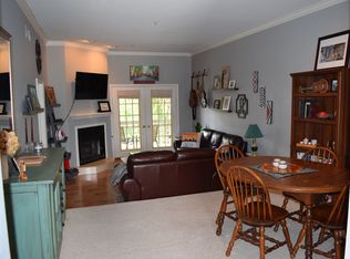 105 W End Pl, Nashville, TN 37205