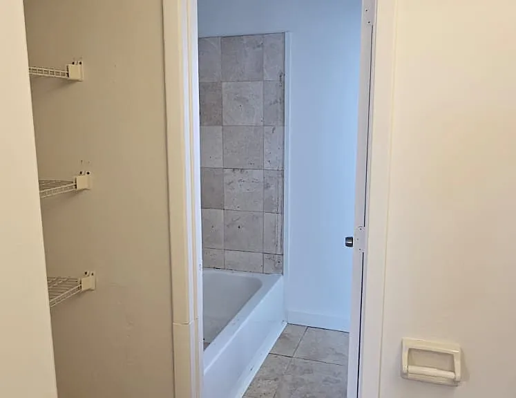 SE Hideaway Cir — Photo 6