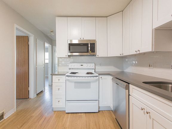 710 30th Street #B Kitchen
