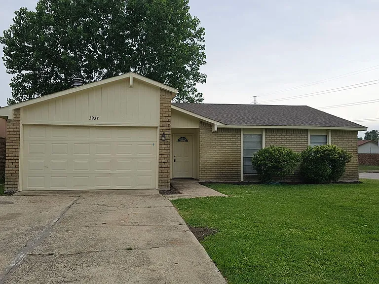 3937 O'Hare Dr — Photo 2
