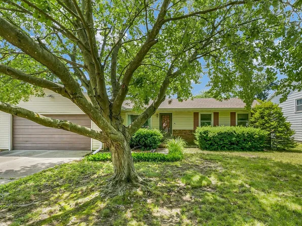 2207 Aspen Dr, Champaign, IL 61821