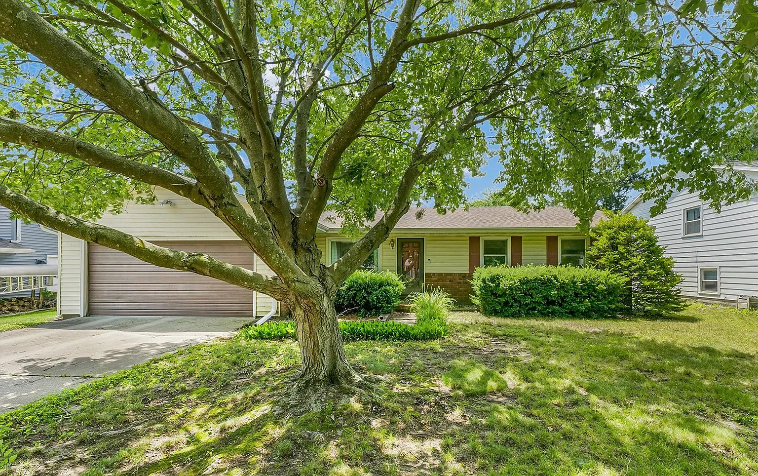 2207 Aspen Dr photo 1