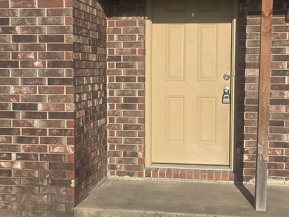 2nd image of 11 Bradley Cir Unit B