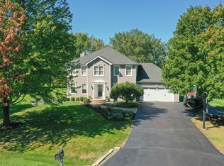 880 Kingston Ln, Bartlett, IL 60103