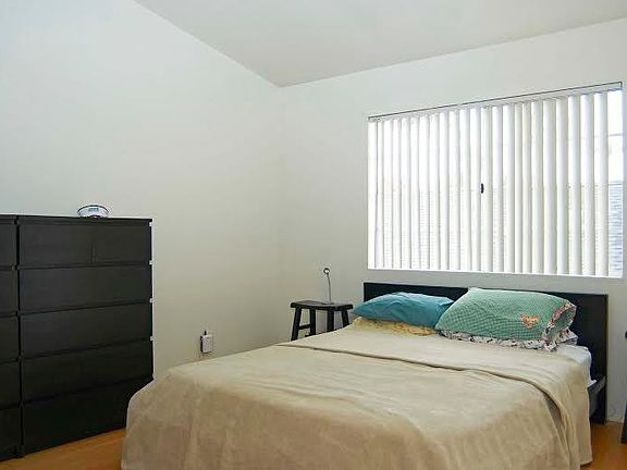 5th image of 3760 3rd Ave