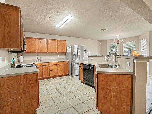 3rd image of 3421 Oxford St