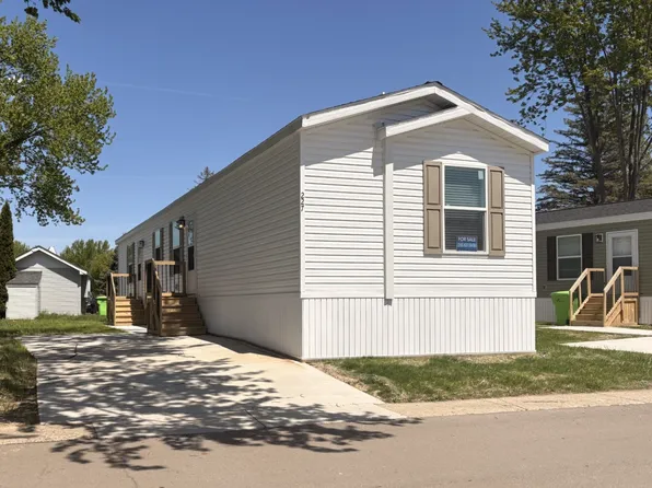 227 S Lyon Woods #102, South Lyon, MI 48178