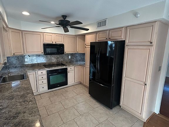 3rd image of 2708 S Flint Cir
