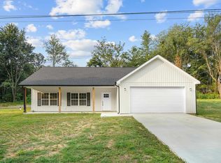 11 Lakeshore Dr, Mayfield, KY 42066