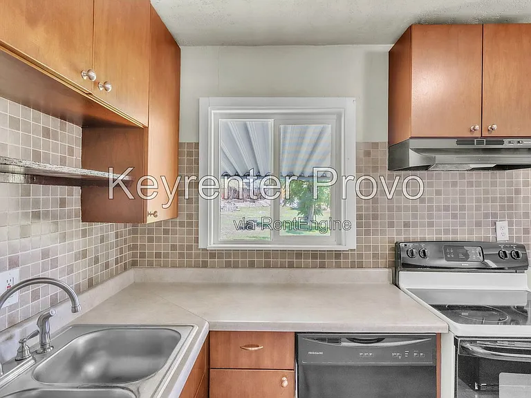 1304 E 520 South St — Photo 13