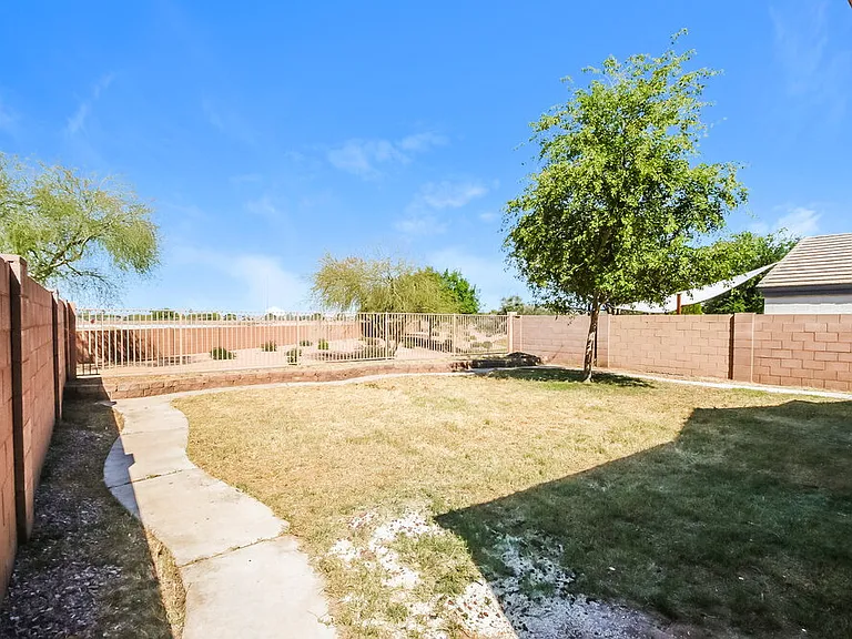 452 S Sabrina — Photo 17