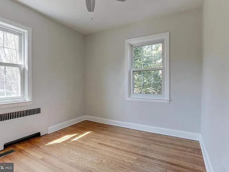 702 Kingston Rd — Photo 34