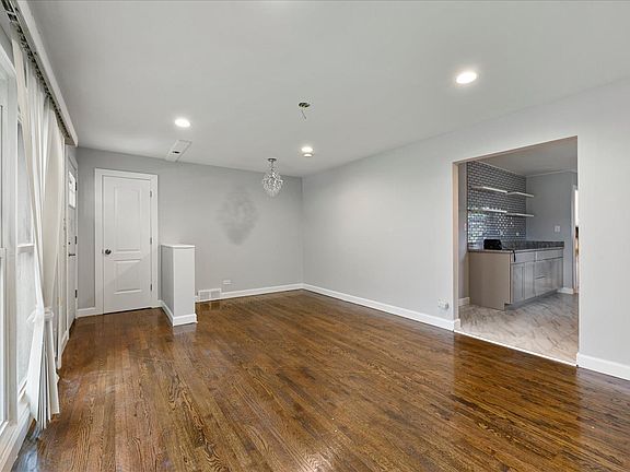 4th image of 614 E 162nd Pl