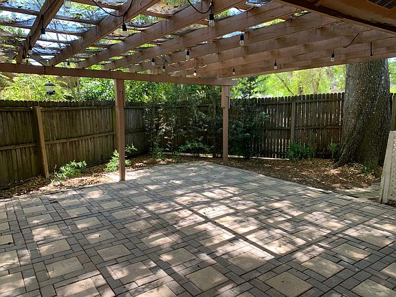 3rd image of 7865 Autumn Wood Dr