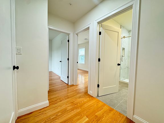 4th image of 298 Washington St #B