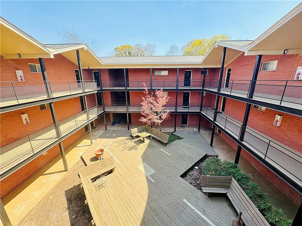 2 bed, 1.0 bath, 795 sqft, $1,500 — Photo 1