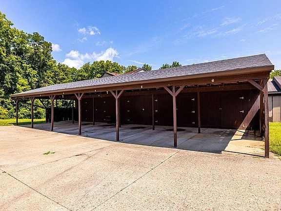4th image of 2040 Woodtrail Dr APT 6