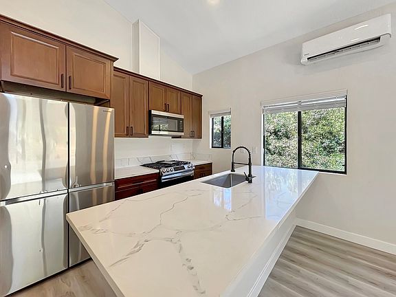5th image of 3093 Boundary St #0