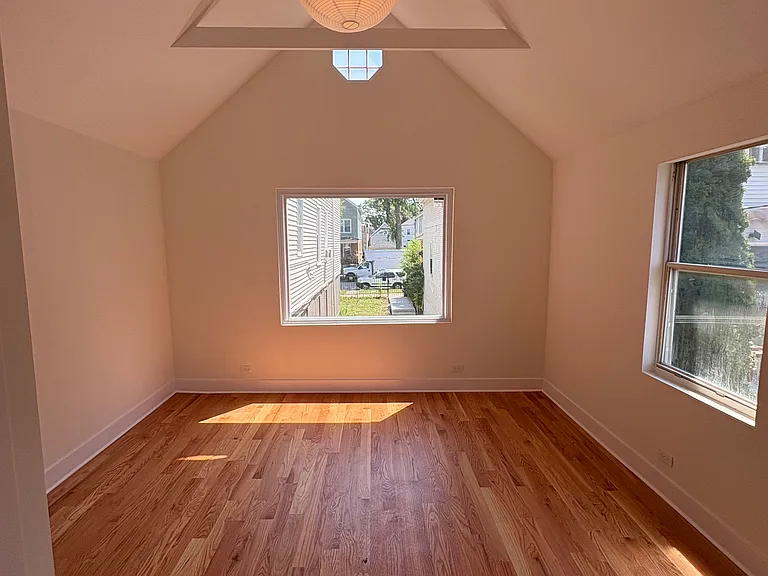 1740 N Francisco Ave #CH — Photo 3