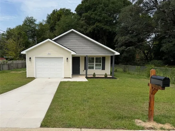1912 Powell St, Fayetteville, NC 28306