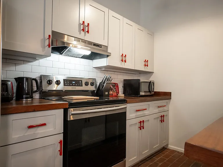 269 N Hull St #202 — Photo 4