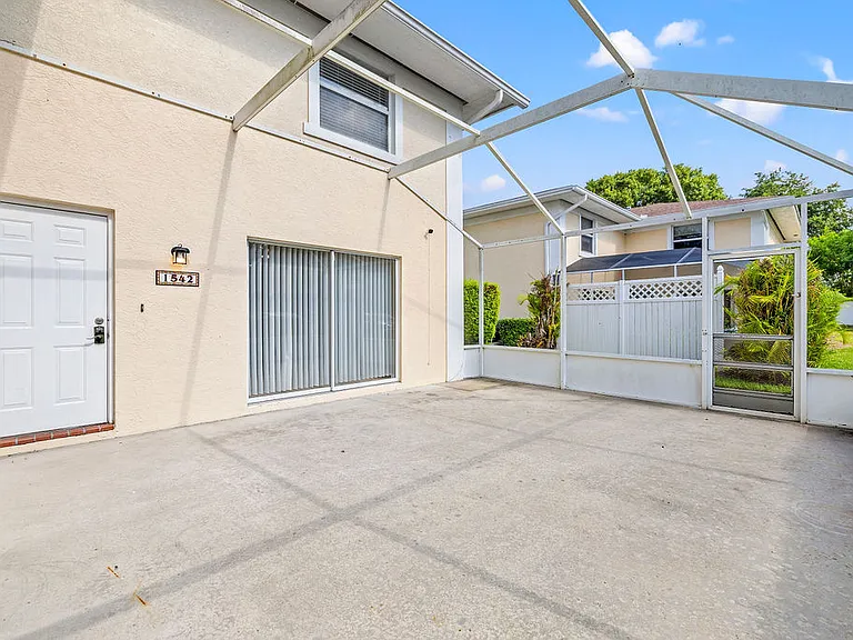 1542 N Lawnwood Cir #37D — Photo 32