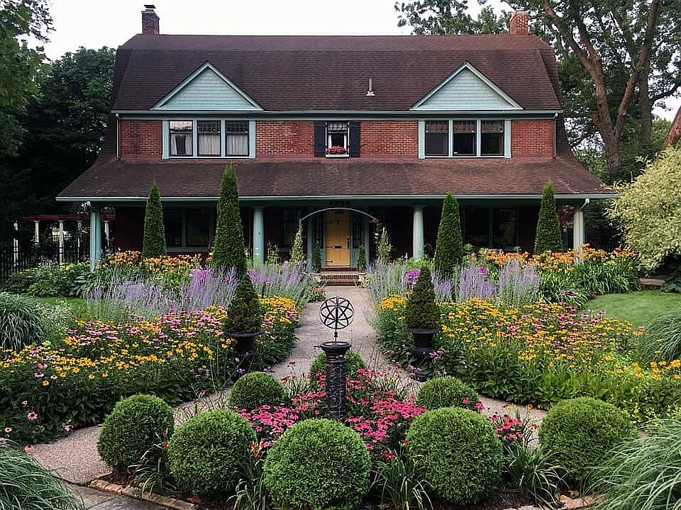 2nd image of 1405 Balmoral Dr