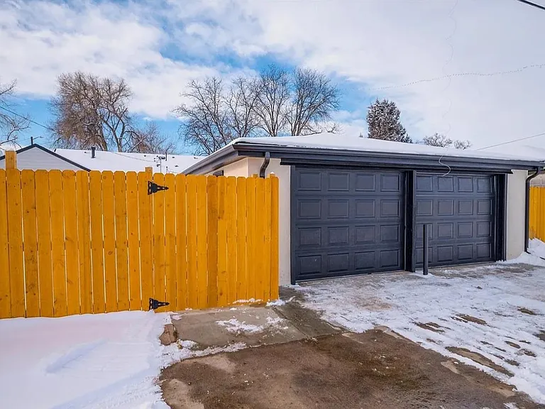 3240 Dexter St — Photo 24