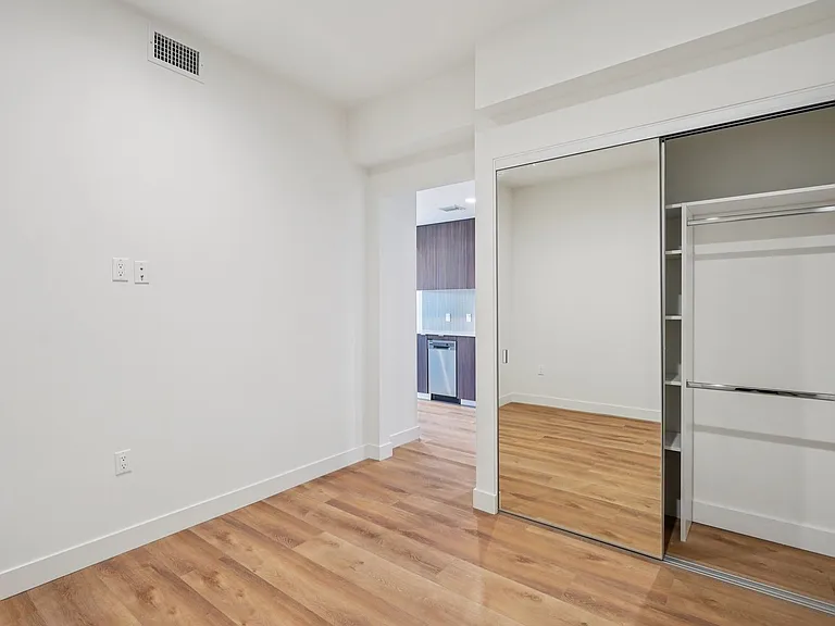10431 Santa Monica — Photo 19