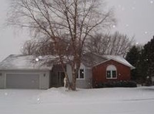 1570 Sunset Dr SW, Owatonna, MN 55060