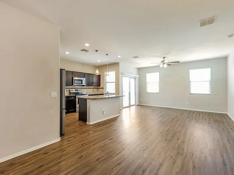 2444 W Tamarisk Ave — Photo 5