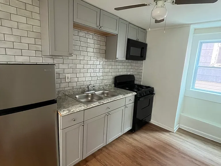 502 4th St #1 — Photo 7