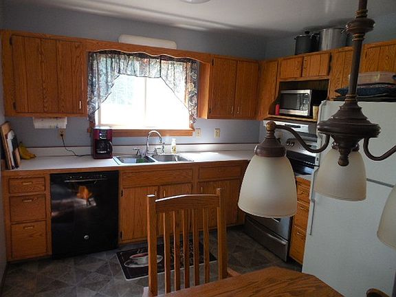 2nd image of 585 Alsace Ave