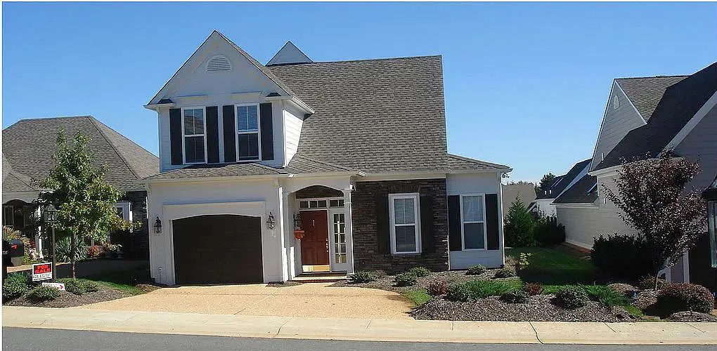 4 bed, 2.5 bath, 2037 sqft, $3,100 — Photo 2