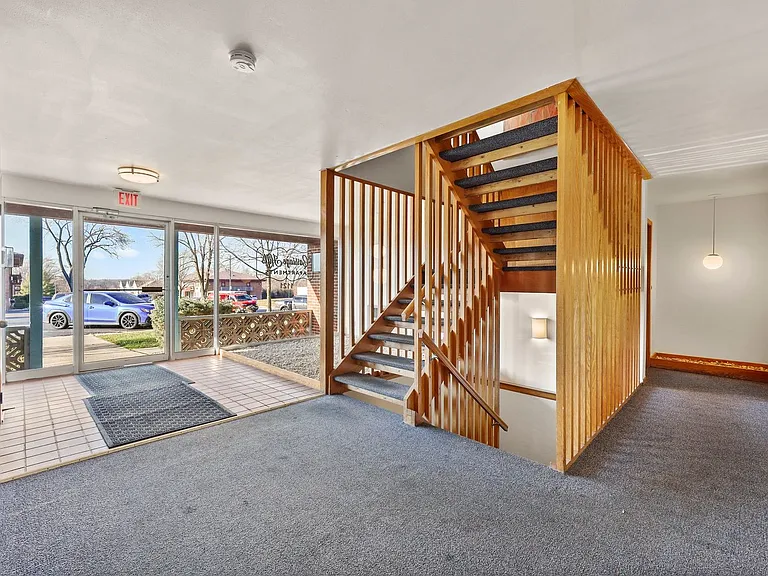 1143 W Carriage Dr #11 — Photo 1