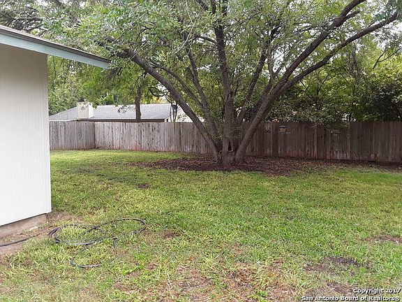 2nd image of 3926 Briar Hollow St