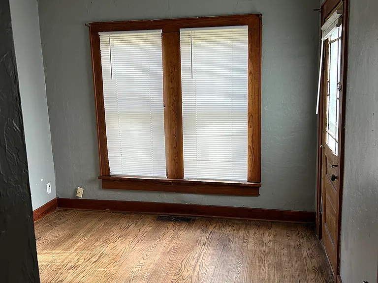 604 N Broad St — Photo 11