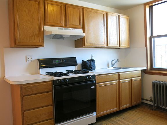 4th image of 402 Van Brunt St APT 3