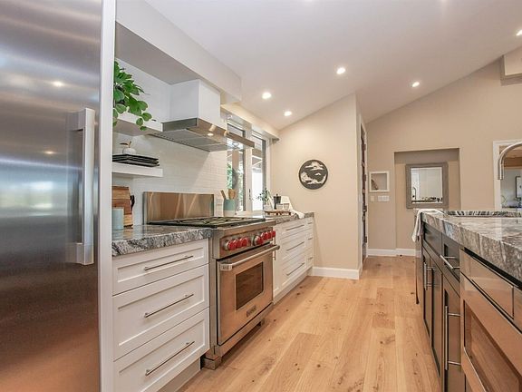 5th image of 1072 Dellbrook Dr