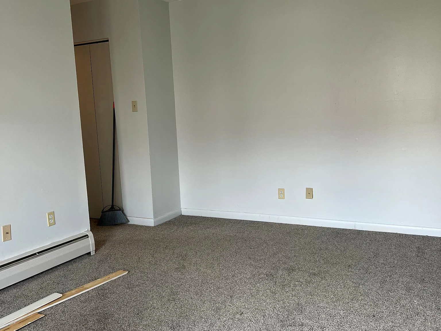 1 bed, 900 sqft, $1,300 — Photo 4