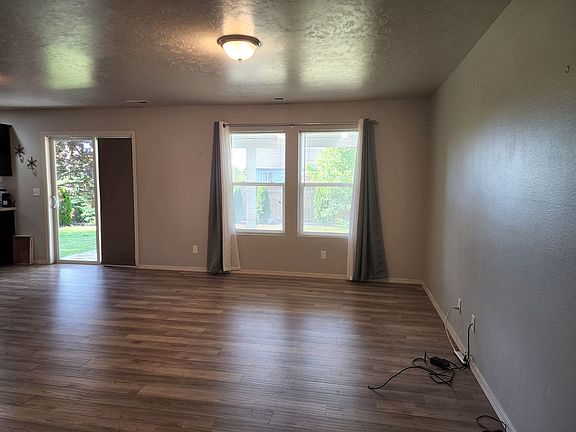 4th image of 10001 W Irving St
