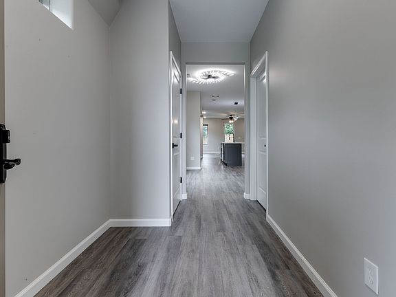 5th image of 271 Garry Dr #A