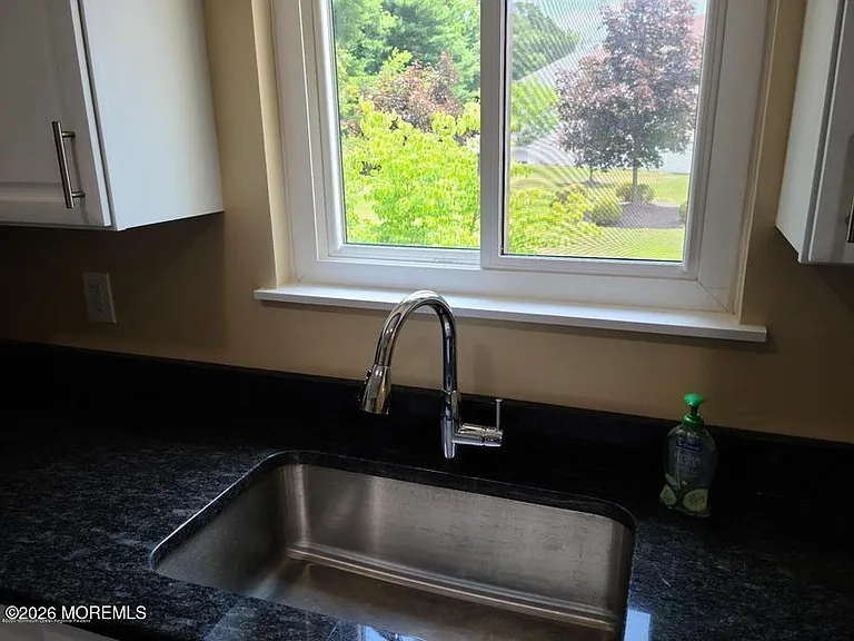 215 Clubhouse Dr — Photo 8