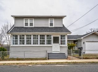 19 Milton St, Springfield, MA 01151