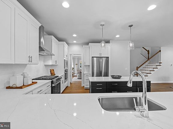 2nd image of 2728 Boswell Ave