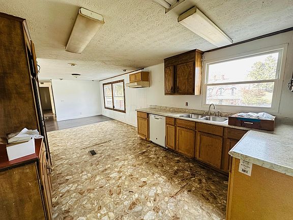 3rd image of 566 W Brown St