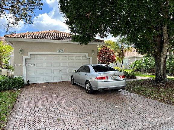 2nd image of 2451 Aragon Blvd Unit 4