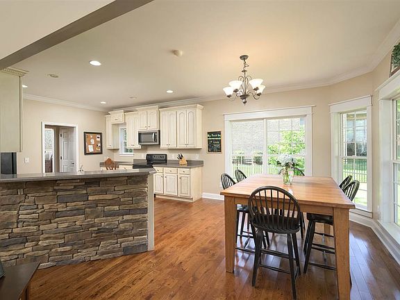 5th image of 3294 Lakewood Dr NW