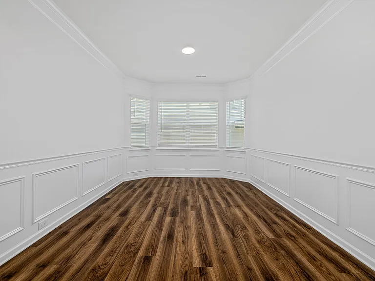 1069 Pennington Dr — Photo 5