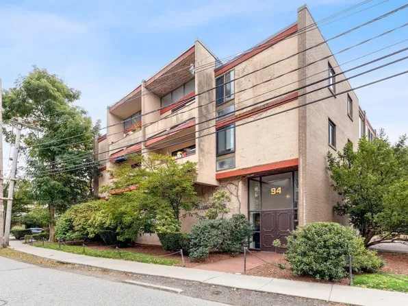 94 Beaconsfield Rd APT 201, Brookline, MA 02445